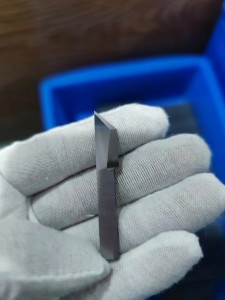 Lưỡi kéo dao động Fengke Zund Z46 Góc cắt 45 ° cho bảng xốp / Biểu ngữ bọt / PVC